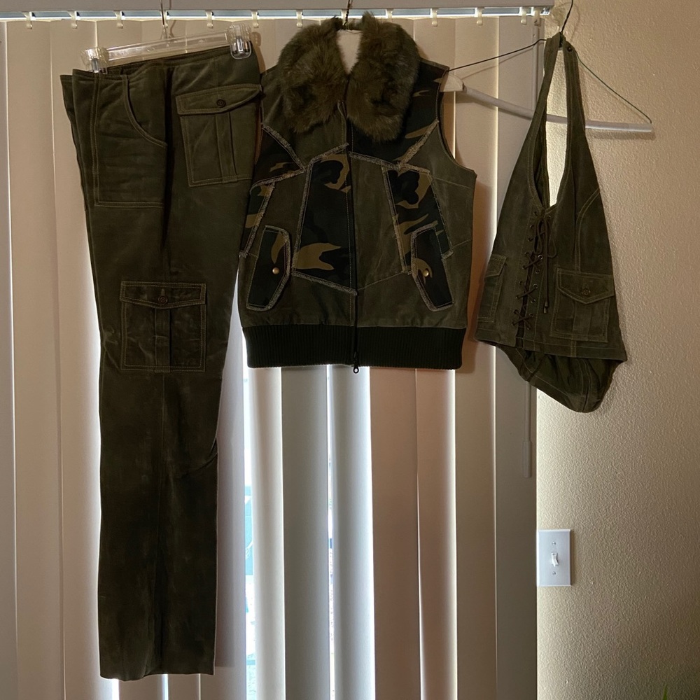 Suede set